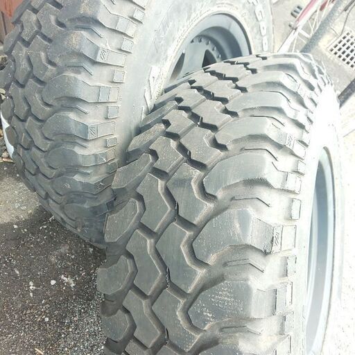 格安31×10.50R15マッドタイヤ！トヨタ用アルミ付き8本アルミ無し2本