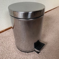 ペダル付きゴミ箱