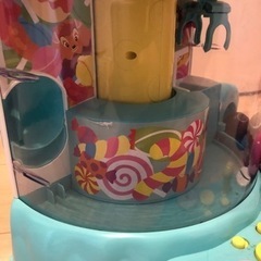 ディズニー　UFOキャッチャーとボールが出てくるおもちゃの画像