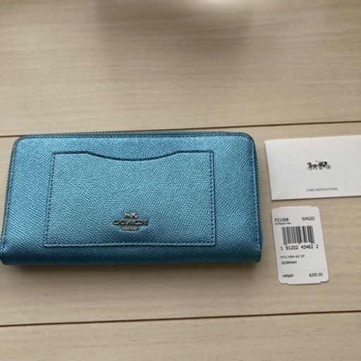 【新品】COACHコーチ　長財布　メタリックスカイブルー【アウトレット店で購入】