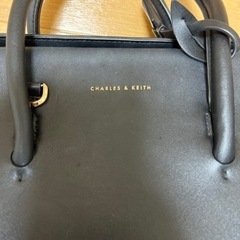女性用バック【charles &keith】の画像