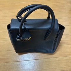女性用バック【charles &keith】の画像