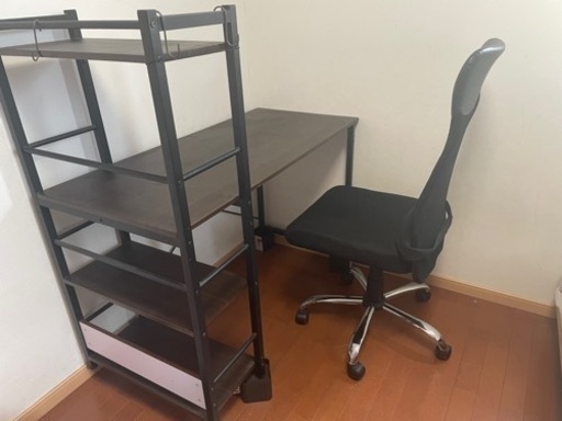 机と椅子のセット