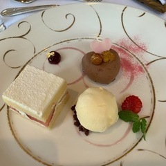 カフェ、アフタヌーンティー、美術館、バスツアーなどなど　
