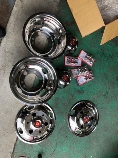 デコトラ　ホイールライナー　NEWキャンターガッツ用？　14インチ　発送不可