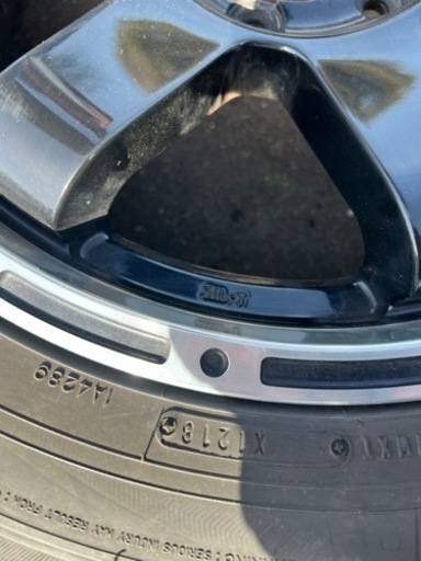 サーフやランクル向けの18インチ6穴の夏タイヤ付き4本セットです