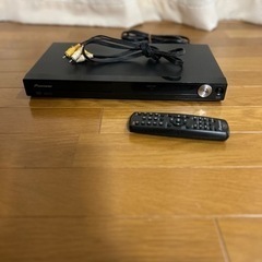 サウンドバー、スピーカー、PioneerDVDプレーヤーの画像