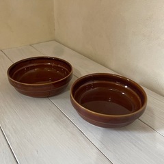 茶色の深めのお皿