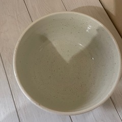 白い陶器の中鉢の画像