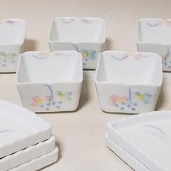 可愛い食器セットの画像