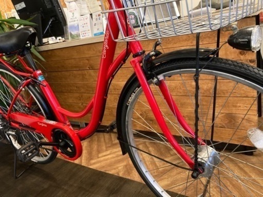 【前後タイヤ・チューブ新品！】LEDオートライト　6段変速　26インチ自転車　レッド