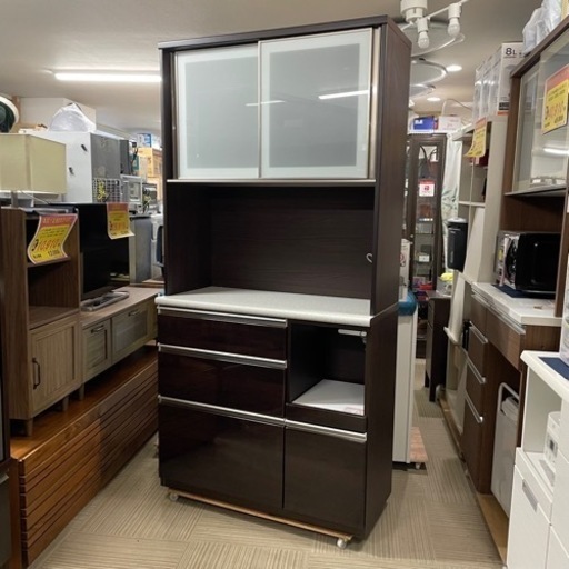 【超美品‼️】定価79,900円♪ 現行モデル ニトリ 100cm幅キッチンボード《アルミナ2 100KB) 食器棚 収納家具 艶あり木目調ダークブラウン♪