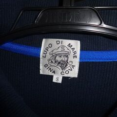 一流高級ライトアップショッピングクラブ特注限定モデルのお洒落なイタリアシナコバ刺繡入りボタンフロントトレーナー。色：ネイビーブルーの画像