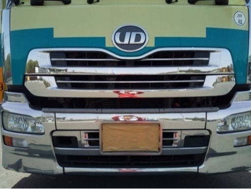 U Dトラックス　　フロントメッキグリル