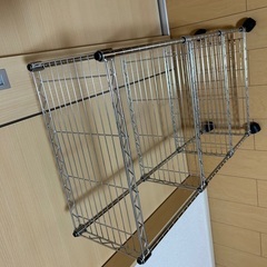 金属製キャスター付きラックの画像