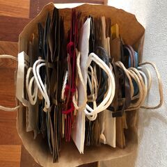 ペーパーバッグ差し上げます