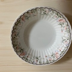 【お値下げしました】新品未使用 NARUMI 皿セット①の画像