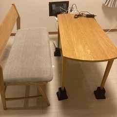 取引中✴︎机と椅子