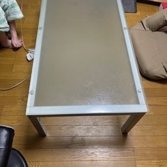 メーカー不明 ガラステーブルの画像
