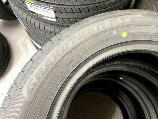 サイズが合えばお買得！！ 新品 DUNLOP GRANDTREK PT5 18インチ タイヤ４本 225/60R18 100H 2023年(12.13週) ダンロップ グラントレック オンロード SUV用 札幌市