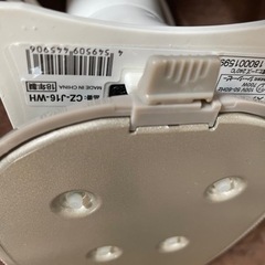 スチーマー&アイロン。CZ−J16-WH。美品。ハンドルが動きハンガーに掛けたままらくらくシワ取り。超コンパクトの画像