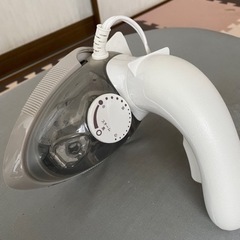 スチーマー&アイロン。CZ−J16-WH。美品。ハンドルが動きハンガーに掛けたままらくらくシワ取り。超コンパクトの画像