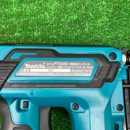 中古美品△マキタ 　14.4V　ピンタッカー PT352D　バッテリー1点と充電器付き