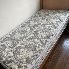 木製シングルベットとマットレス、引き取りお願い出来る方