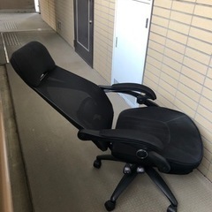 受渡予定者決定　オフィスチェア　ハイバック　オットマン付き　ブラックの画像