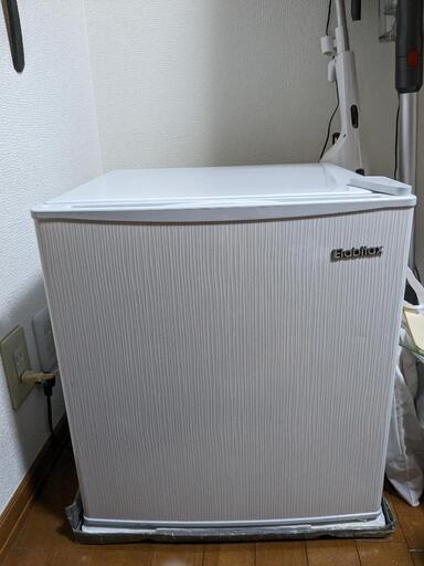 小型冷蔵庫です
