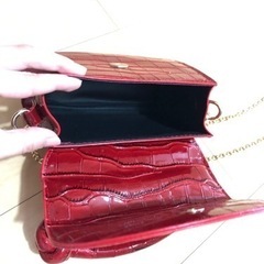 赤　バッグの画像