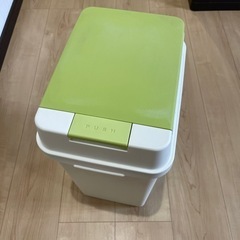 オムツ用　密閉式ゴミ箱