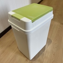 オムツ用　密閉式ゴミ箱の画像