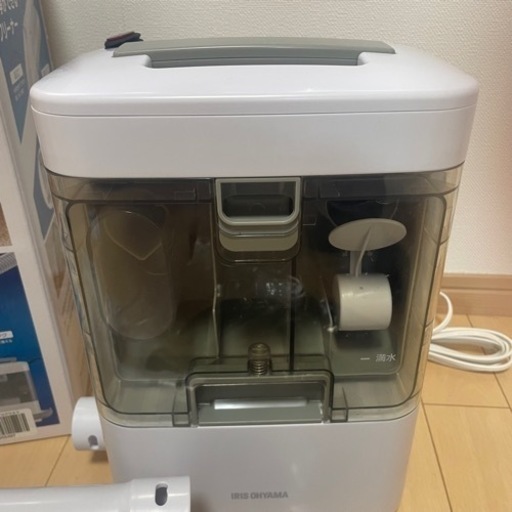 『お譲り先決定致しました』アイリスオーヤマ　カーペットクリーナー
