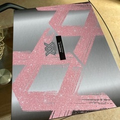 REVOLUTION フェミニンなアイテム、60色のメイクアップパレットをご紹介します。の画像