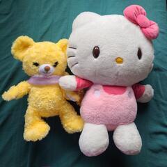 キティちゃん とディズニーのぬいぐるみ