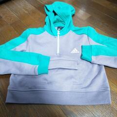adidasコンパクトショート丈パーカー