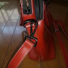 しっかりした革製ショルダーの画像