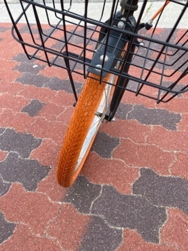 中古折りたたみ自転車 折り畳み自転車 シマノ６段変速 20インチ カゴ付 リアサスペンション付き ワイヤ錠