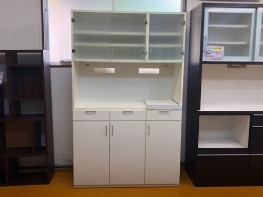 【リサイクルサービス八光】幅117.8㎝　ホワイト　大型食器棚　2口コンセント付