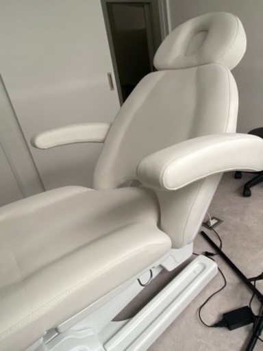 電動昇降　フェイシャルベッド　使用3ヶ月程度　定価20万円程度