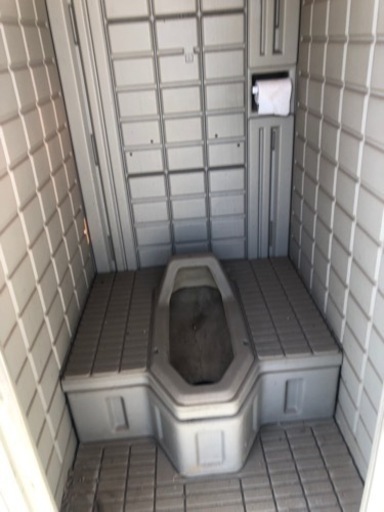 仮設トイレ