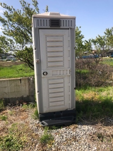 仮設トイレ