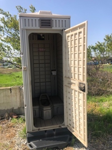 仮設トイレ