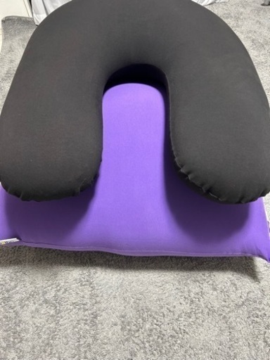Yogibo 色はパープルとブラックです。