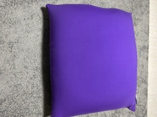 Yogibo 色はパープルとブラックです。