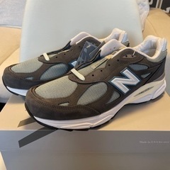 【新品・鑑定済】KITH × New Balance 990V3...