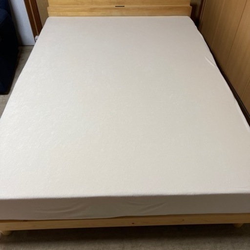 お値下げ致しました。ダブルベット本体と硬めのマットレスのセット