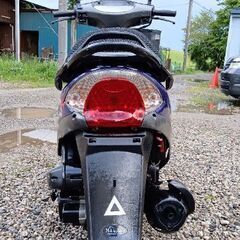 非常に高速なバイク。 優れたエンジン。 キムコVリンク。 ( 125cc)。エンジンオイルは新品です。 リヤタイヤはほぼ新品です。 リアブレーキパッドはほぼ新品です。 シートカバーは新品です。 サイドスタンド付き。  16095キロ。の画像