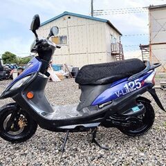 非常に高速なバイク。 優れたエンジン。 キムコVリンク。 ( 125cc)。エンジンオイルは新品です。 リヤタイヤはほぼ新品です。 リアブレーキパッドはほぼ新品です。 シートカバーは新品です。 サイドスタンド付き。  16095キロ。の画像